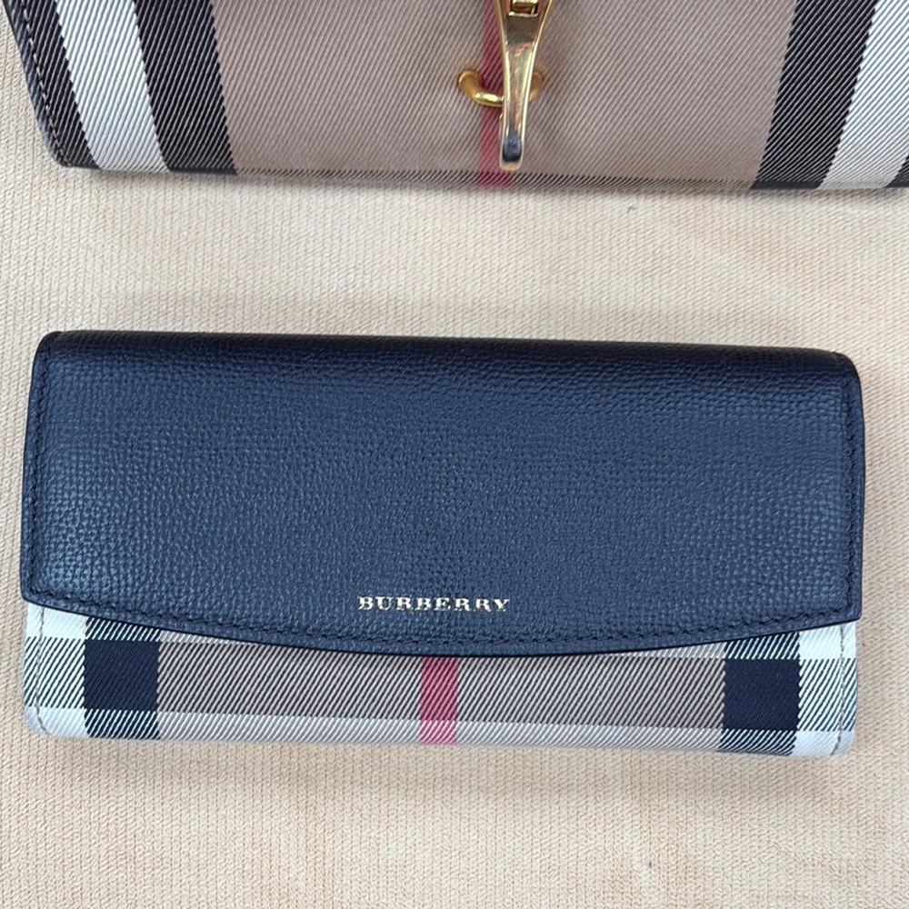 Burberry Bag and Wallet Set - Picture 2 of 16